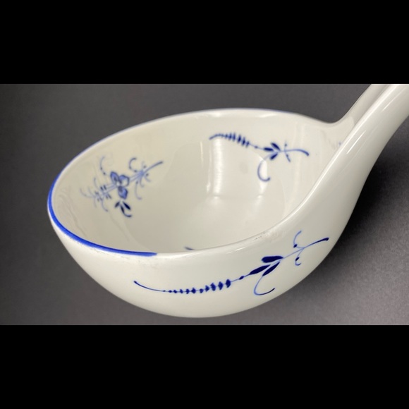 Villeroy & Boch Ceramic White & Blue Flower Ladle - Picture 12 of 13